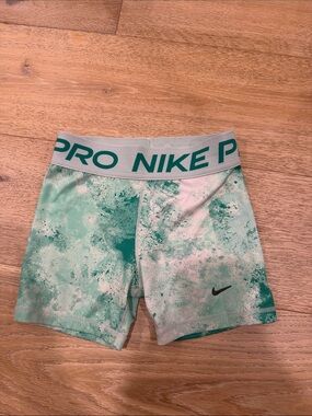 Nike Pro Girls' Mint Green Marble Print Compression Shorts